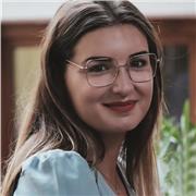 Étudiante en Master de Droit, je me tiens à votre dispositions pour toute aide concernant le programme du collège